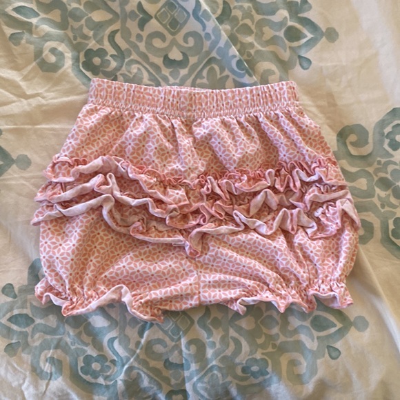 Shrimp and Grits Serendipity shorts - Picture 2 of 3